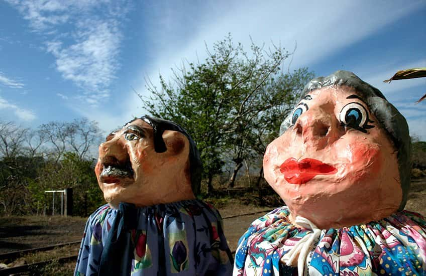 Maskeraden sind Teil der Kultur und der lokalen Tradition von San José. Ihre Farben und Designs machen sie selbst zu einer Attraktion.