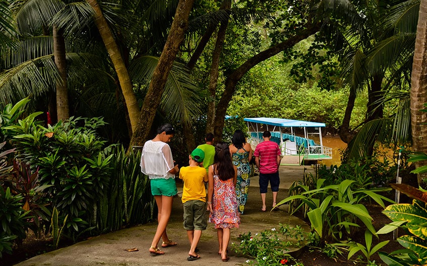 Costa Rica a Haven for Family Vacations river boat