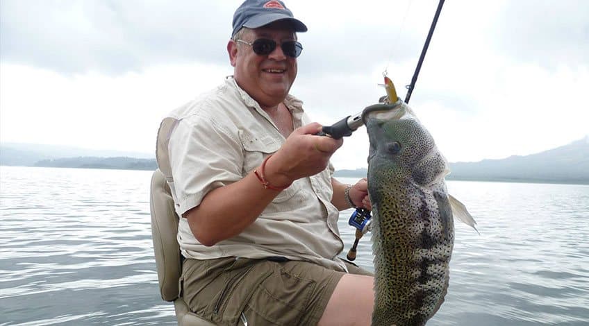Costa Rica Tours: one-day activities to enjoy in Arenal: Fishing in Arenal lake