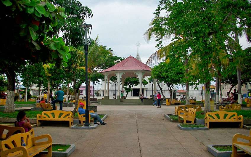 The park in Liberia Guanacaste Costa Rica has the colorful and vibrant spirit of the locals and is a space for relaxing, chatting, and taking beautiful photos.