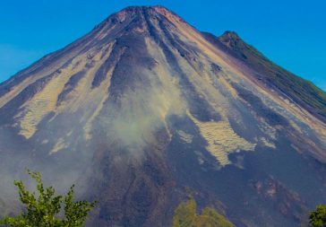 Costa Rica Volcano, Mountain and Beach Vacation Trip
