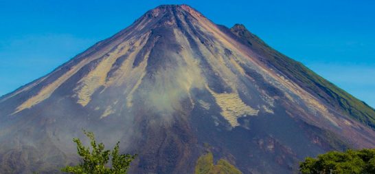 Costa Rica Volcano, Mountain and Beach Vacation Trip