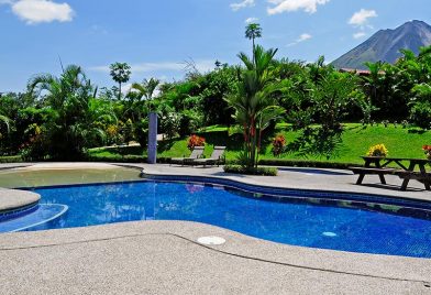 Hotel Arenal Volcano Inn piscina