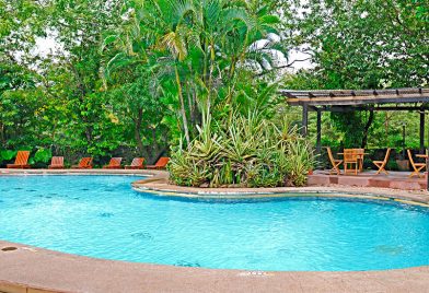 Hacienda Guachipelin piscina